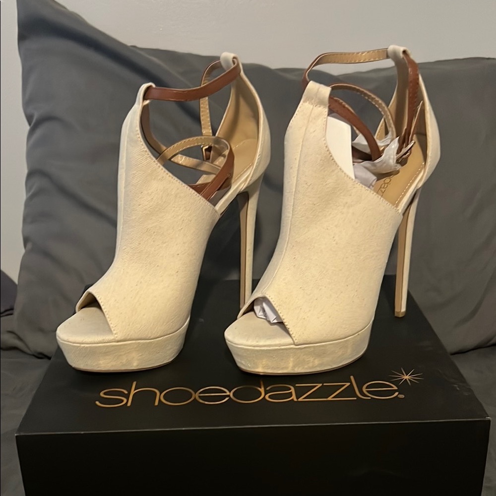 Shoe Dazzle Women's Cream Peep-Toe Heels